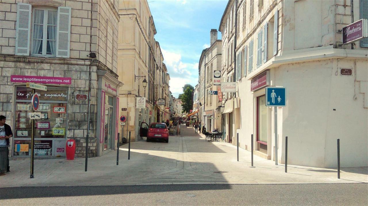Les Gites Du Vigneron Et Cd'H Saint-Seurin-de-Palenne Eksteriør bilde