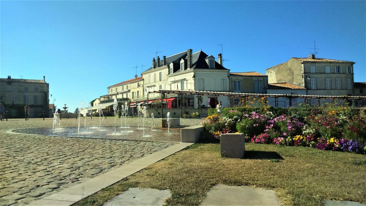 Les Gites Du Vigneron Et Cd'H Saint-Seurin-de-Palenne Eksteriør bilde